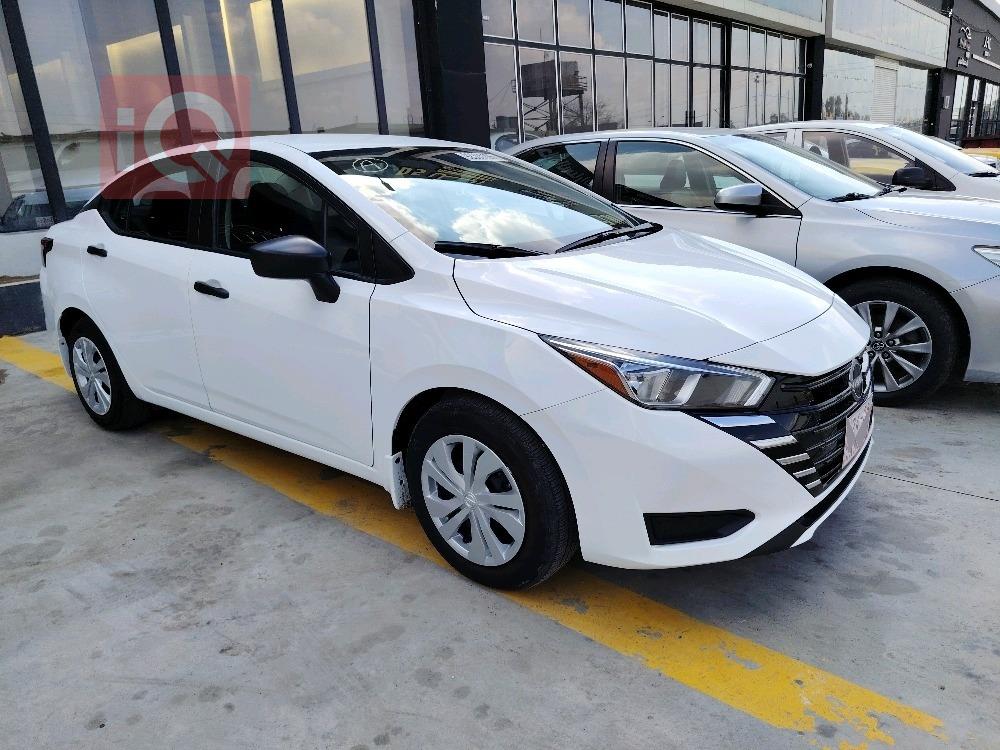 نيسان فيرسا